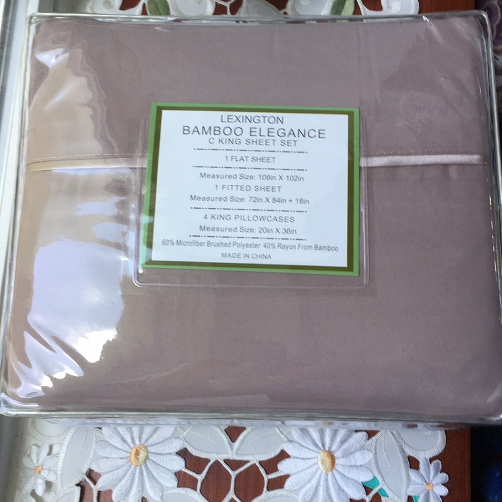 Sheets w/4 pillowcases in 3 sizes 2200 thread coun
